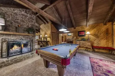 Image de Silver Fox Inn Beautiful 5-bedroom Cabin w/hot tub