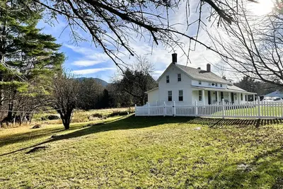 Image de Rocky Branch Retreat on 33 acres with fenced yard, fireplaces & deck