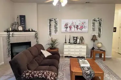 Image de Luxurious 4-bedroom home with patio