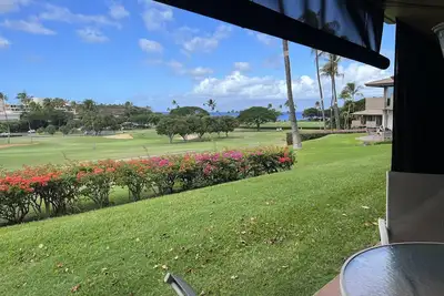 Image de Updated family-sized condo- 5 min walk to Kaanapali Beach! w/ partial ocean view