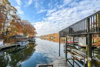 Image de Remodeled lake lodge with waterfront deck, firepit, outdoor living, & game room