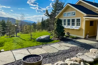Image de Scenic country retreat with mountain views, deck, firepit, & washer/dryer
