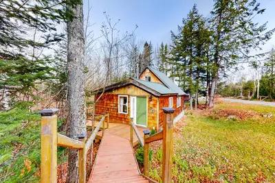 Image de Enchanting dog-friendly cottage with full kitchen, fast WiFi, & nearby creek