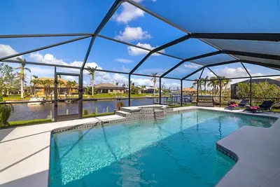 Image de Villa Sunny - Remodeled pet friendly electric-heated pool home on Gulf-access canal - Swfl Rentals