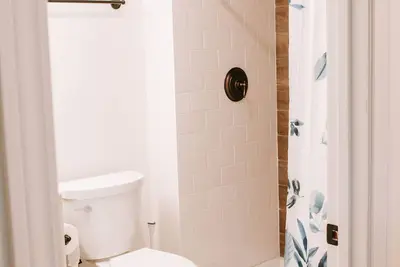 Image de Private Loft in Historic McFarland House