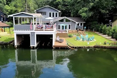 Image de Luxury Lakefront Home on Lake Burton
