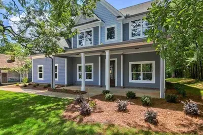 Image de Large new luxury home with heated pool and spa