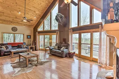 Image de Spacious Lead Getaway w/ Private Hot Tub & Deck!