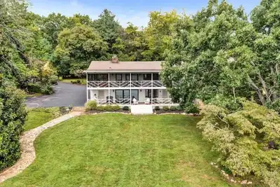 Image de Hickory Cottage - Lake front with wide water and mountain views