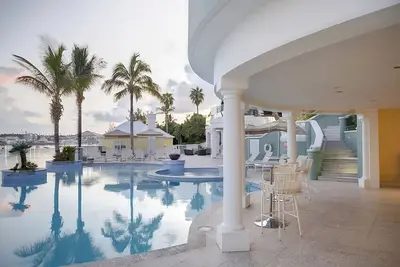 Image de Wonderful Stay! Outdoor Pool, Free Parking, Close to Jobson's Cove Beach!