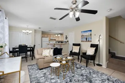 Image de The Parisian Keyless Condo 4 min from Airport and Hospitals