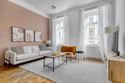 Image de Lovely Landstraße 2br w/ Elevator, nr Tram 71, by Blueground