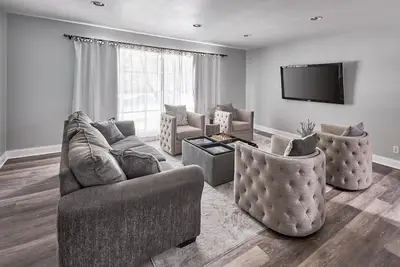 Image de Lake Geneva Home with bar and games in basement!