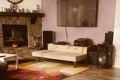 Image de Spacious King Custom Mastersuite W\/ Bathtub