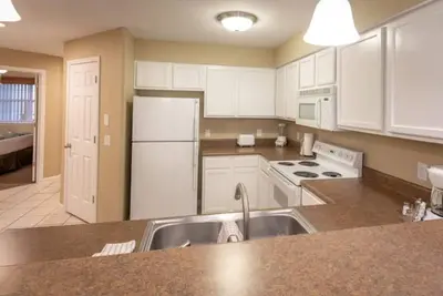 Image de 3bd/3ba Showstopper! #Sleeps 10# Kitchen! Location! Near Strip!