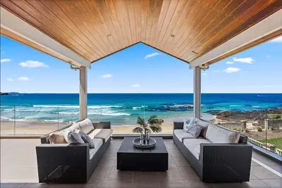 Image de Absolute Beachfront 4 bedroom luxury property Just 1 & 1/2 hrs south of Sydney
