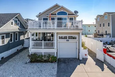 Image de 5 bedroom pool home in downtown location