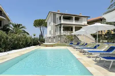 Image de Villa Rugiada, 6 Bedrooms, 6 Baths, Pool and Jacuzzi, a few km from the sea