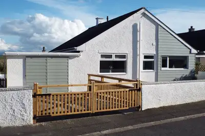 Image de Well finished quiet home with king sized bed and near the beach.