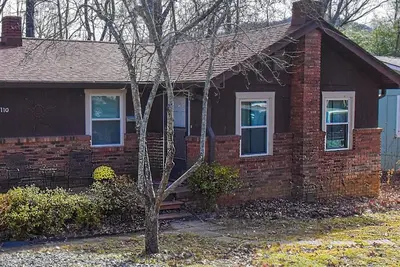 Image de Greenway Cottage - In-Town with Creek access