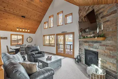 Image de Cozy Lakefront Retreat 20 Minutes from Cascade Mountain Ski Resort