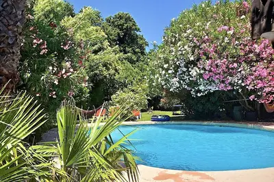 Image de Atypical old sheepfold, with heated swimming pool and jacuzzi,