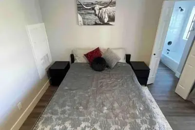 Image de 2 bed/2bath condo- Love Field & Medical Center (b)