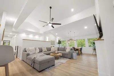 Image de Willow – Lakefront Luxe w/ Resort Access on Table Rock Lake