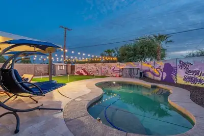 Image de Pool & Art Lover Oasis near Old Town w/ Mini Golf