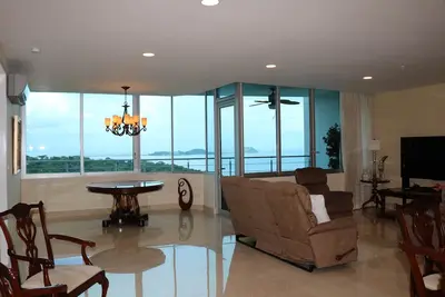 21p Penthouse 2 balconies Oceanview Panama