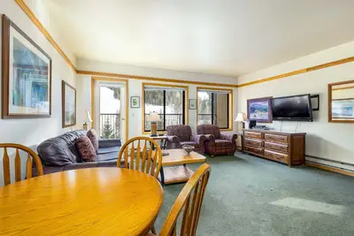 Huge Studio/Walk to the Lifts/Hot Tub Access