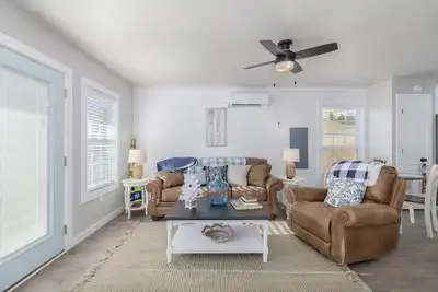 Image de Beautiful Cherokee Lake Cozy Cottage 2 bed - 2 1/2 Bath, all new!