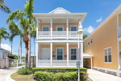 Image de Beautiful Island Home in Anglers Reef! Ocean front community. Pool & boat slip.