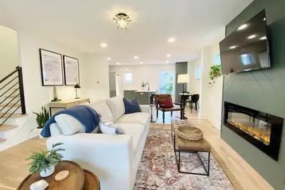 Image de 💫 Cali Style Townhouse - Mins to Everything💫