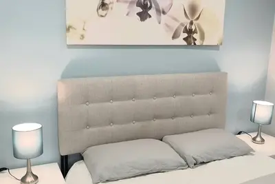 Image de 20% off Seperate entrance entire basement with wifi one parking