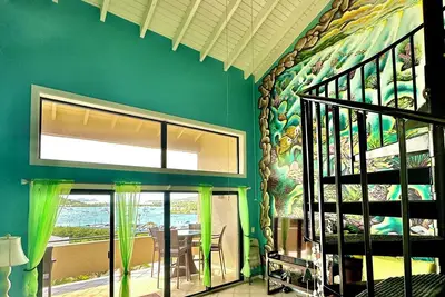 Image de Harbor View: 2Bed 1Bath Loft In Downtown Red Hook!