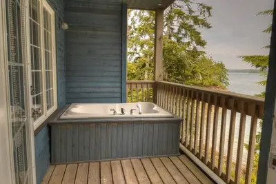 Image de Deluxe One Bedroom Queen Suite + Outdoor Soaker Tub On Patio