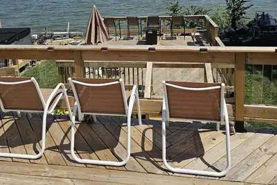 Image de Toledo, lakeside home 3 bdrm sleep 7 on Lake Erie with 4 decks\nto choose from.