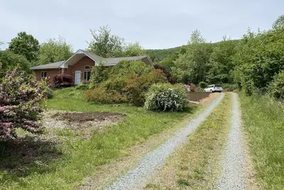 Image de Lovely home in quaint rolling hills near Afton wineries