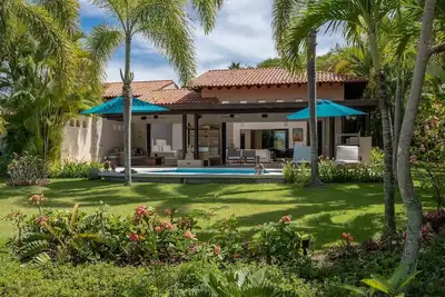 Image de Family Retreat • Heated Pool & Beach Club Access