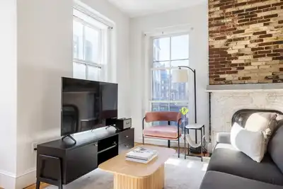 Image de Deluxe Beacon Hill 2br w/ W/D, nr Boston Common, by Blueground