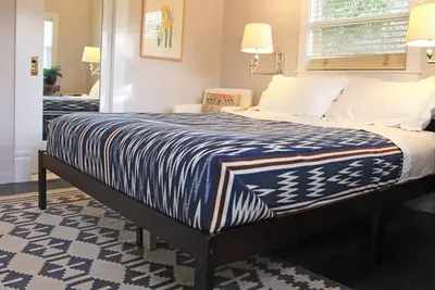 Image de Private, cozy, airy garden studio suite, for 1 or 2 guests