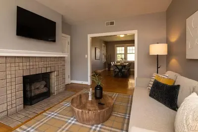 Spacious in Hyde Park with Patio