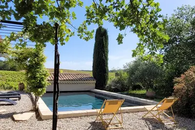 Image de Au milieu des vignes piscine chauffée clim dans maison vigneronne