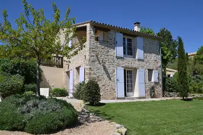 Image de Gîte 5 personnes dans hameau de charme privé avec vue panoramique et piscine
