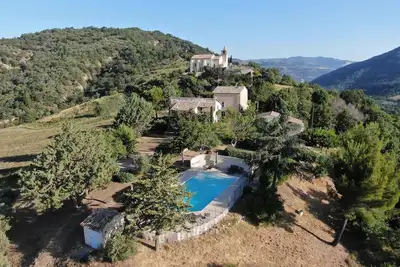 Image de Gîte 5 personnes dans hameau de charme privé avec vue panoramique et piscine