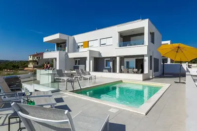 Image de Maison de vacances Novalja pour 1 - 24 personnes avec 8 chambres à coucher - Maison de vacances