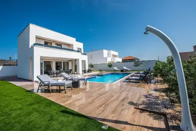 Image de Maison de vacances Novalja pour 1 - 10 personnes avec 4 chambres à coucher - Maison mitoyenne