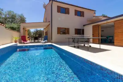 Image de Maison de vacances Peroj pour 1 - 10 personnes avec 4 chambres Ă coucher - Maison de vacances