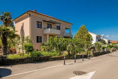 Image de Appartement de vacances Njivice pour 1 - 6 personnes avec 3 chambres à coucher - Appartement de vaca